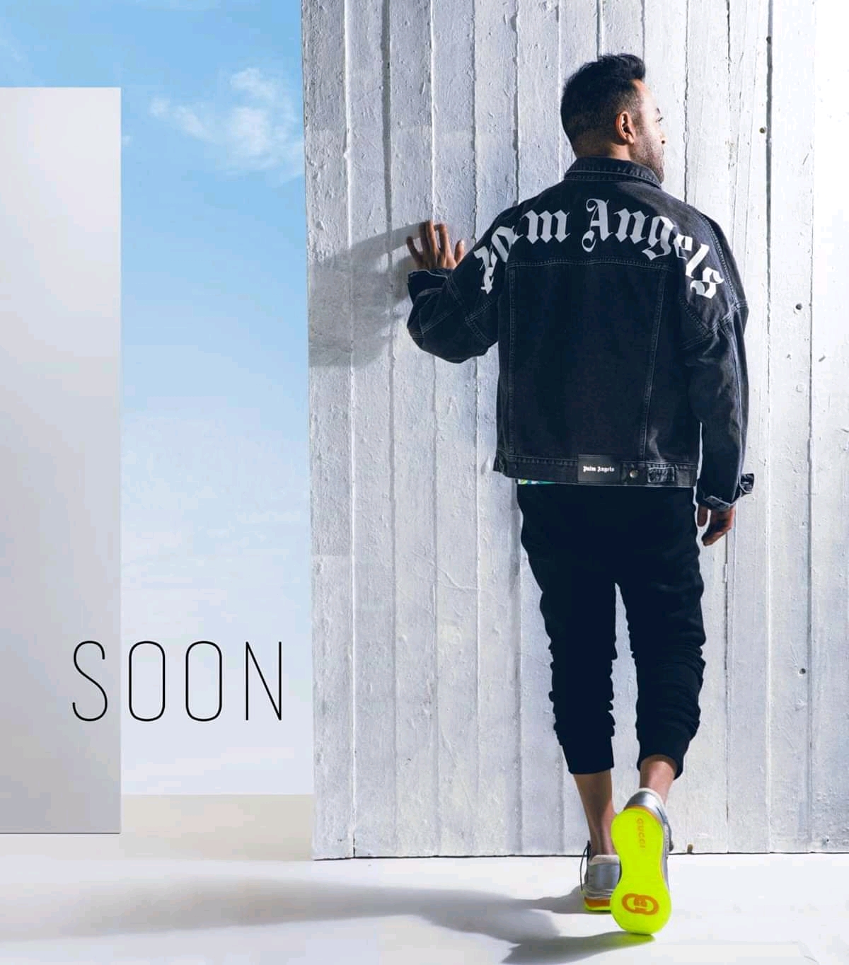 تامر عاشور يشوق جمهوره بألبومه الجديد بهذه الصورة