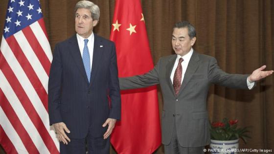كيري يصل بكين لبحث الأزمة الإقليمية لبحر الصين الجنوبي