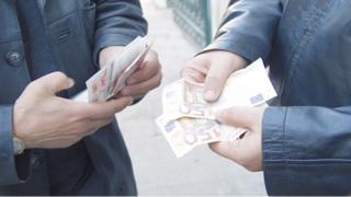 سجن و غرامات مالية في قضايا فساد في الجزائر