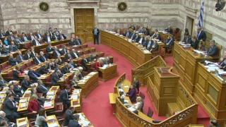 اليونان : إلزام المؤسسات بإقراض الحكومة