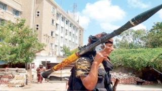 اللجان الشعبية تحقق تقدما في عدن و ميليشيات الحوثي تترك مواقعها بشبوة