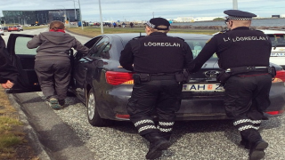 صدق أو لا تصدق: شرطيون في مساعدتك إذا تعطلت سيارتك !