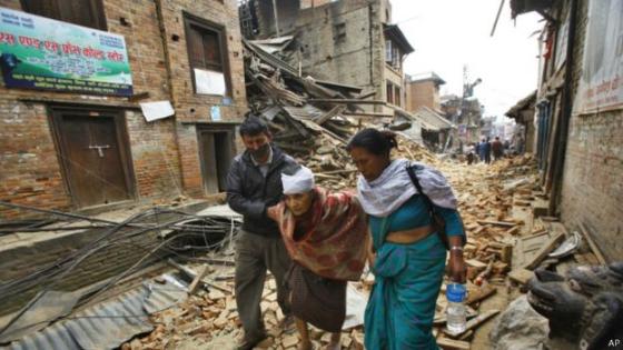 النيبال تتعرض لهزة إرتدادية عنيفة مع تواصل عمليات الإغاثة