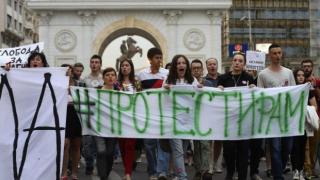 المعارضة المقدونية تنظم تظاهرات للمطالبة بإستقالة الحكومة