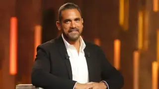 معكم منى الشاذلي