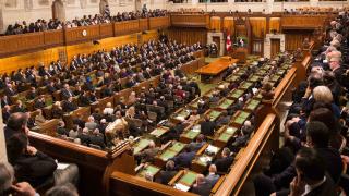 على الطريقة الفرنسية: البرلمان الكندي يوافق على قانون يسمح للسلطات الكندية بتوسيع عمليات المراقبة