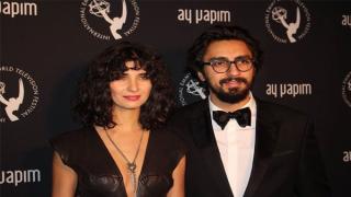 بعد قصة حب عاطفية لمدة 4 سنوات توبا بويوكستون تنفصل عن حبيبها أوموت أفيرجان