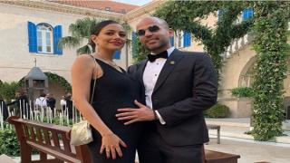 المطرب أبو صاحب أغنية "3 دقات" يرزق بمولودته الأولى وينشر صورة لها