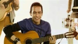 الملحن خالد عادل في حالة حرجة جداً ويستغيث بتامر حسني : الحقني أنا بموت