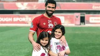 اقتحام الكورونا لأسرة لاعب الأهلي أحمد فتحي وإصابة زوجته وبناته