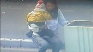 أم تلقي بأبنها في النهر .. ثم تنتحر !