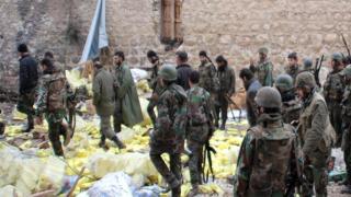 ضحايا من النظام في حلب و المعارضة تتقدم