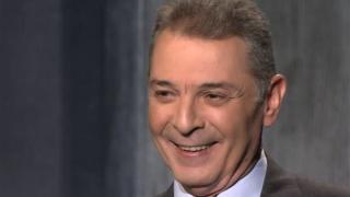 محمود حميدة يعايد جمهوره بالعيد بصحبة والدته..صورة