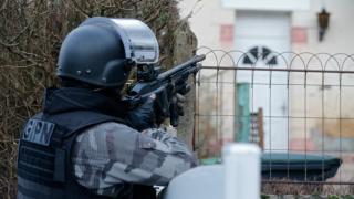 حسب مختصين : الموجة العنصرية بأوروبا من بين الأسباب التي تجعل الشاب المسلم يتطرف