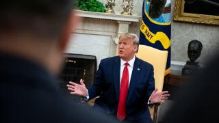 ترامب يأمل في عدم الدخول في حرب مع إيران ويحملها مسؤولية الهجوم على منشآت النفط السعودية