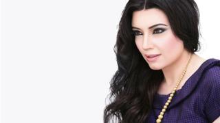 مشاجرة بين الفنانة “عبير صبري” وفتاة إماراتية بسبب ملابسها