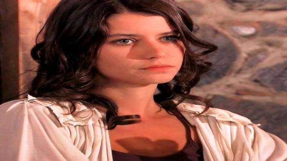 بيرين سات تتعرض لهجوم وتتهم بأنها شاذة بعد دعمها للمثليين بهذه الطريقة