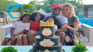 صورة: محمد رمضان يحتفل بعيد ميلاده مع زوجته وأبنائه