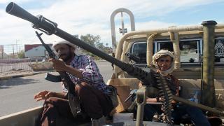 إستعادة عدة نقاط في شبوة و تعز و قصف التحالف يتواصل