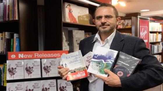 رامي عليق يوقع الطبعة الجديدة من “ثلاثية طريق النحل”