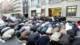 الجالية الإسلامية ببلجيكيا ترمم معبدا يهودي