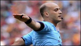 الحكم ياسين حروش يهدد بمقاضاة زياد التلمساني