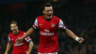 أوزيل يسكت المنتقدين بفوزه بلقب أفضل لاعب بالدوري الإنجليزي للشهر الفارط